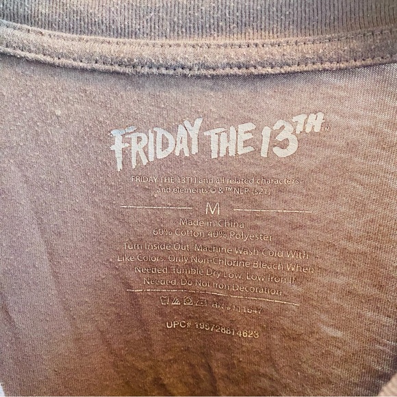 ⭐️ FRIDAY THE 13th Gray Long Sleeve Halloween Tee - Picture 4 of 4